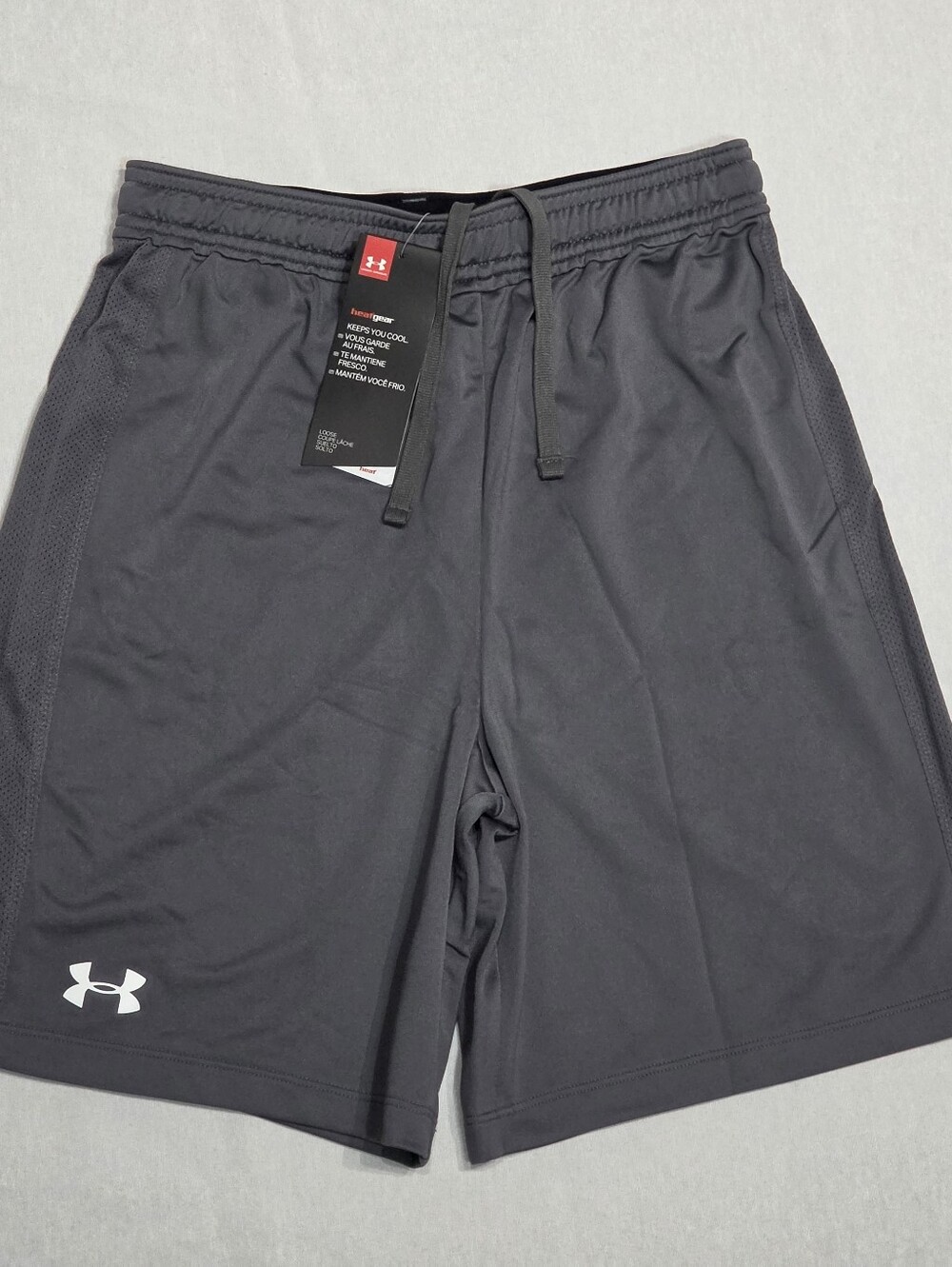 Under Armour HeatGear Boys Gray Mesh Loose Shorts Medium